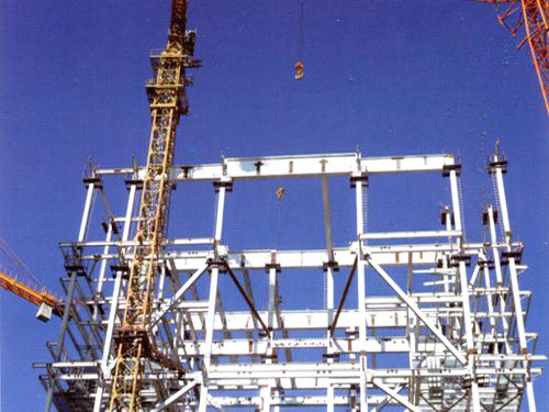 廣西電廠鍋爐鋼架施工中